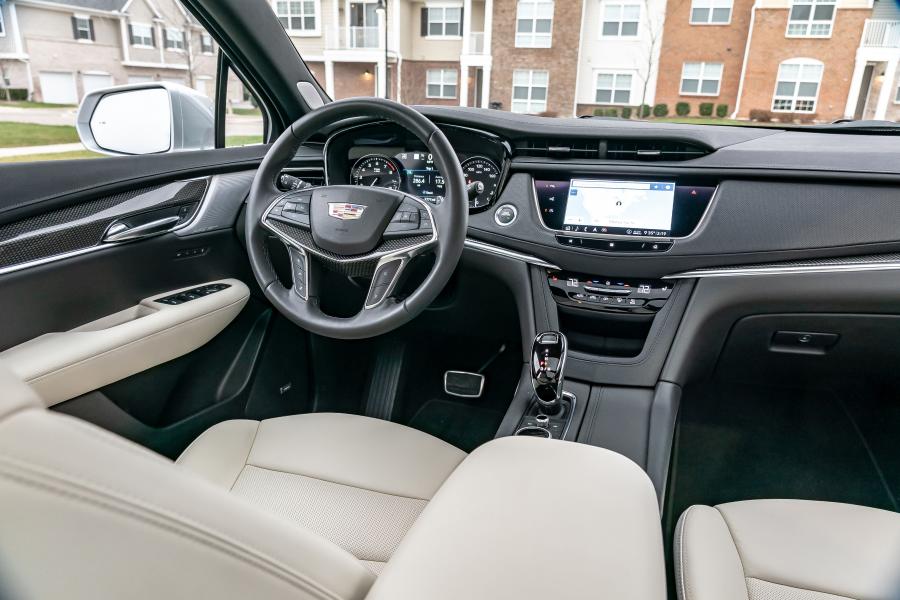 Торпедо Cadillac XT5 Sport 2019 года  (NA) (фото 26 из 42)